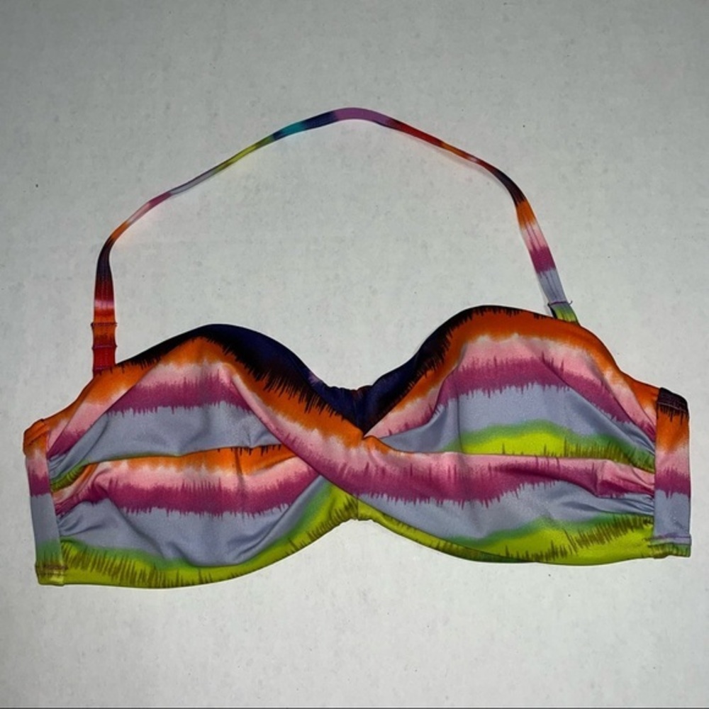 Victoria’s Secret Twist‎ Front Bikini Top